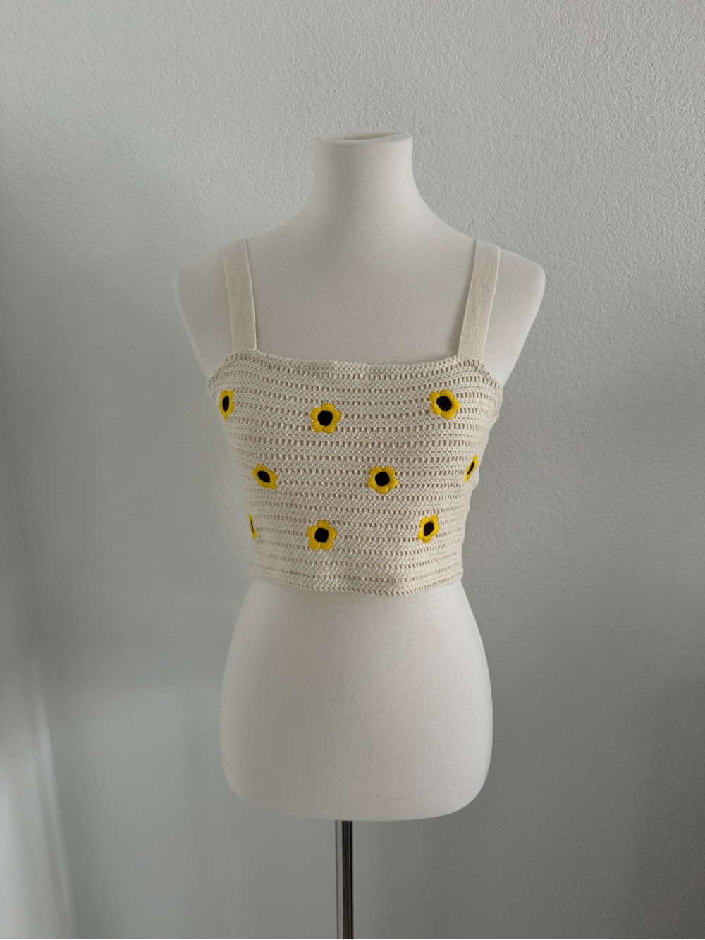 Forever 21 Crochet Sunflower Crop Top Cream Knit Tank Medium